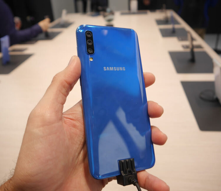 Samsung Galaxy A50 โผล่ร่วมงาน MWC 2019 มาพร้อมกล้องหลัง 3 ตัว สแกนนิ้วบนจอ
