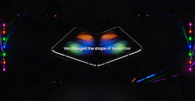 ล้ำโลก!! Samsung เปิดตัวสมาร์ทโฟนพับได้ Galaxy Fold อย่างเป็นทางการ จอ 4.6 นิ้วกางออกมาเป็น 7.3 นิ้ว ใช้ชิป Snapdragon 855 แรม 12GB วางขาย 26 เมษายนนี้ราคาราว 61,500 บาท