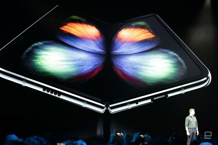 ล้ำโลก!! Samsung เปิดตัวสมาร์ทโฟนพับได้ Galaxy Fold อย่างเป็นทางการ จอ 4.6 นิ้วกางออกมาเป็น 7.3 นิ้ว ใช้ชิป Snapdragon 855 แรม 12GB วางขาย 26 เมษายนนี้ราคาราว 61,500 บาท
