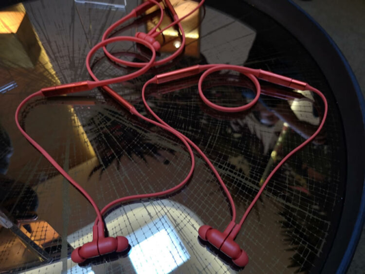 Huawei Freelace หูฟังไร้สายแบบไฮบริด สามารถชาร์จแบตฯ จากสมาร์ทโฟนได้ ผ่านพอร์ต USB-C