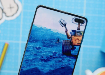 เจ้าของ Galaxy S10 series สามารถดาวน์โหลดวอลล์เปเปอร์ ที่เข้ากับรูบนจอแสดงผลได้โดยตรงจากร้านค้า Galaxy Themes