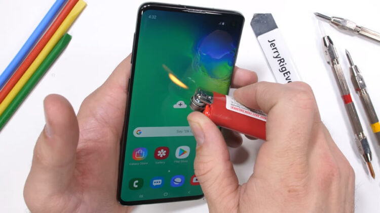 ไม่กล้าอย่าดูชมคลิป Samsung Galaxy S10 ถูกทดสอบความแกร่งทั้งขุดขีดหน้าจอ ลนไฟ งอด้วยมือเปล่า จะเป็นอย่างไร