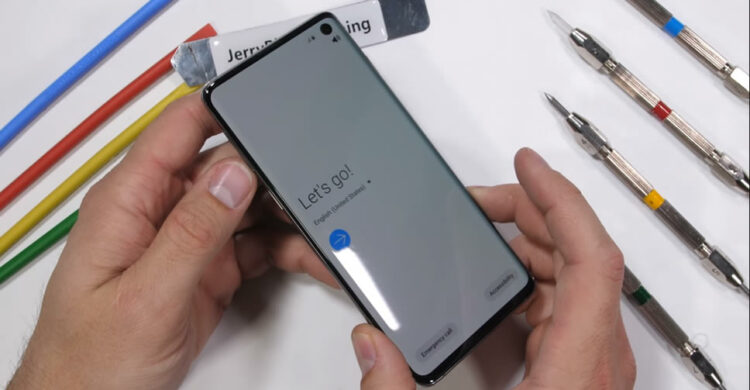ไม่กล้าอย่าดูชมคลิป Samsung Galaxy S10 ถูกทดสอบความแกร่งทั้งขุดขีดหน้าจอ ลนไฟ งอด้วยมือเปล่า จะเป็นอย่างไร