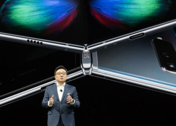 ไม่ได้มีแค่ Samsung Galaxy Fold บริษัทใหญ่จากเกาหลี กำลังพัฒนาสมาร์ทโฟนพับได้อีก 2 รุ่น