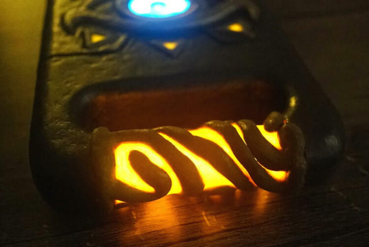 แฟนเกมชาวญี่ปุ่น สร้างเคส iPhone เหมือนกับ Sheikah Slate จากเกม The Legend of Zelda: Breath of the Wild