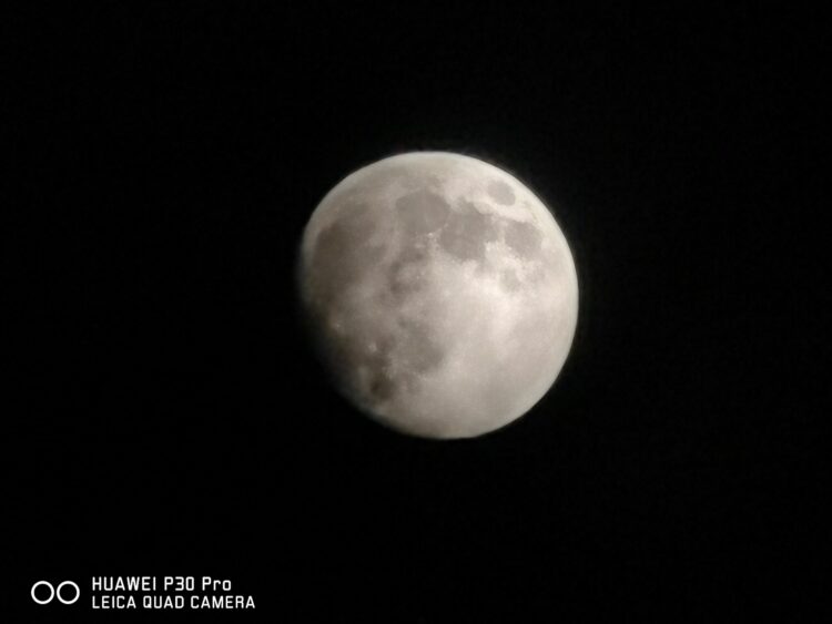 เคล็ดไม่ลับ ถ่ายภาพแบบมือโปรด้วย Huawei P30 Pro ทั้งโหมด Super Marco ,Ultra Wide ,Night Mode และ Super Zoom 50x ซูมไปถึงผิวดวงจันทร์