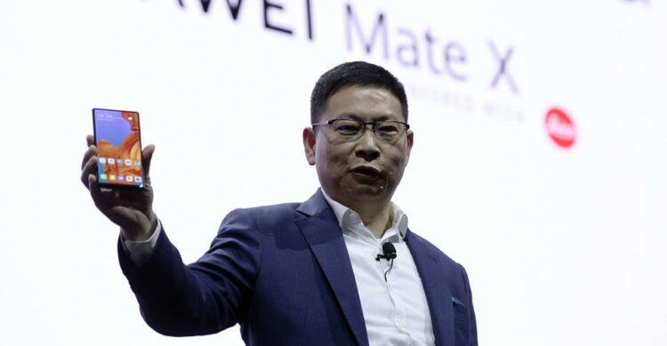 ซีอีโอ Huawei ตั้งเป้าแซงหน้า Samsung ในปี 2020 ชูสมาร์ทโฟนพับได้อย่างจะเติบโตอย่างแข็งแกร่ง ภายใน 2 ปีสมาร์ทโฟนจาก Huawei กว่าครึ่งจะถูกออกแบบมาให้พับได้