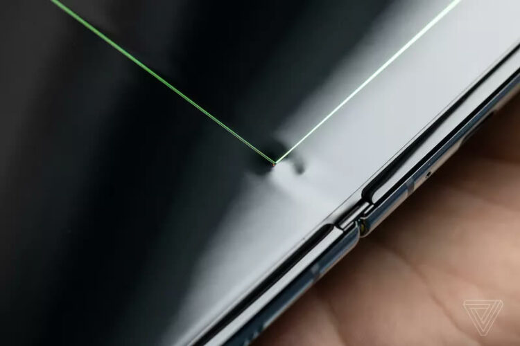 Samsung งานเข้า!! นักรีวิวหลายสำนักข่าวพบปัญหาจอ Galaxy Fold เกิดวามเสียหายหลายเครื่อง หลังใช้งานได้เพียง 2 วัน