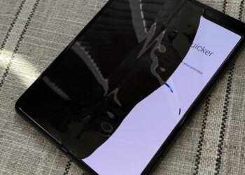 Samsung งานเข้า!! นักรีวิวหลายสำนักข่าวพบปัญหาจอ Galaxy Fold เกิดวามเสียหายหลายเครื่อง หลังใช้งานได้เพียง 2 วัน