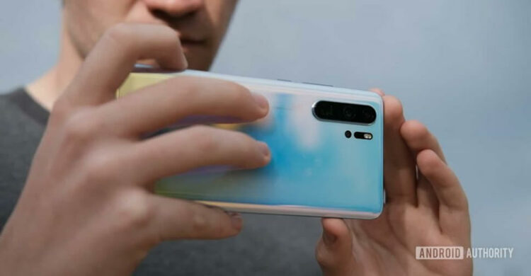 โหมดถ่ายภาพดวงจันทร์ของ Huawei P30 Pro กำลังกลายเป็นข้อเถียงว่าภาพถ่ายที่ออกมาไม่ใช่ฝีมือมนุษย์ แต่เป็น AI