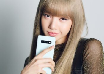 แฟนคลับกรี๊ดสลบ! หลังซัมซุงปล่อยโฆษณา ‘Galaxy S10 x Lisa-Blackpink’ โชว์ถ่ายภาพสนุก ครบทุกสถานการณ์