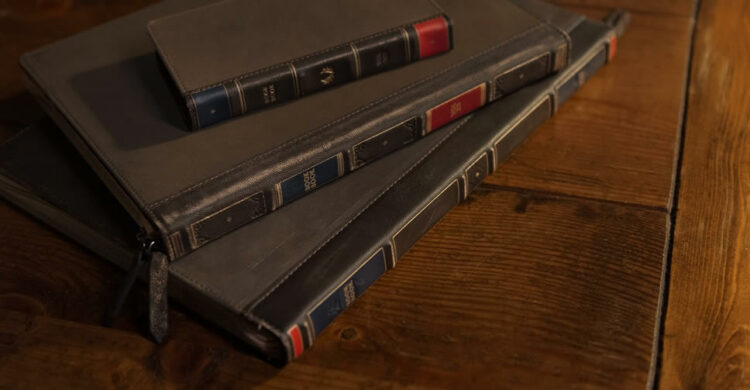 Twelve South เปิดตัว BookBook Volume 2 เคสสำหรับ iPad Pro 2018 ยังคงจุดเด่นดีไซน์คล้ายหนังสือ หนังแฮนด์เมด