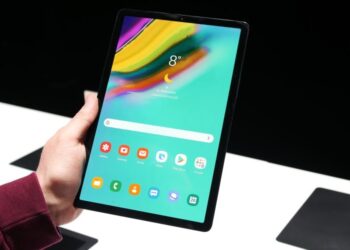 Samsung Galaxy Tab S5e เกิดปัญหาเสาอากาศ คล้ายกับที่เคยพบใน iPhone 4 ถือผิดท่า Wi-Fi ดับ