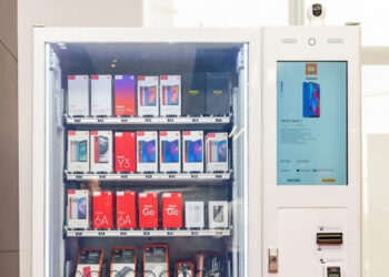 Xiaomi Mi Express Kiosk ตู้ขายสมาร์ทโฟนอัตโนมัติ ช่วยลดต้นทุนจากคนกลางและพนักงาน เตรียมนำไปวางในเมืองใหญ่