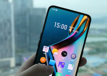 Realme X ถูกปล่อยภาพหลุดเครื่องจริงออกมาแล้ว ยืนยันใช้จอแสดงผลไร้รอยบาก พร้อมเปิดตัว 15 พฤษภาคมนี้