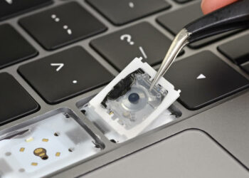 iFixit ชำแหละ MacBook Pro 2019 รุ่น 15 นิ้ว เรียบร้อยแล้ว พบว่ามีการเปลี่ยนวัสดุบางอย่างกับปุ่มคีย์บอร์ด