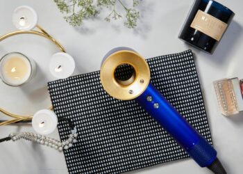 Dyson เปิดตัวไดร์เป่าผมรุ่นใหม่ Dyson Supersonic เคลือบทองคำ 23.75K ด้วยมืออย่างประณีต
