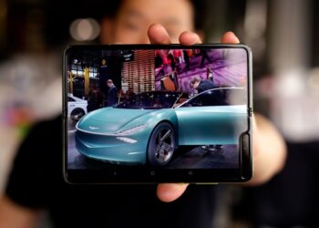 Samsung Galaxy Fold สมาร์ทโฟนพับจอได้ อาจจะพร้อมวางจำหน่ายในเดือนกรกฎาคมนี้