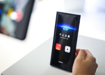 พาไปชมสมาร์ทโฟนซ่อนกล้องใต้หน้าจอ Under-Screen Camera (USC) รุ่นแรกของโลกจาก OPPO และ Mesh Talk นวัตกรรมการโทรที่ไม่ต้องมีการเชื่อมต่อใดๆ ที่งาน MWC Shanghai 2019