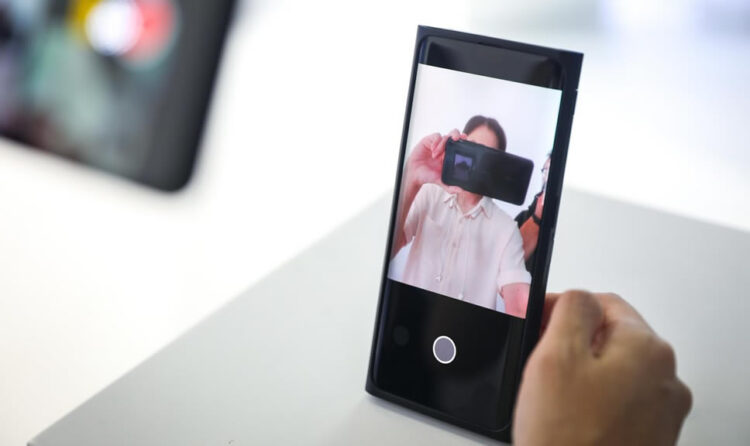 OPPO อวดโฉมสมาร์ทโฟนรุ่นแรกของโลก ที่ใช้เทคโนโลยี Under-screen Camera ซ่อนกล้องไว้ใต้จอแสดงผล