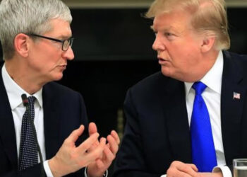 เครียด!! Tim Cook พูดคุยกับ Donald Trump เกี่ยวกับสงครามการค้า ซึ่งอาจส่งผลให้ iPhone มีราคาแพงขึ้นราว 5,000 บาท จากการขึ้นภาษีนำเข้าจากจีนเป็น 25%