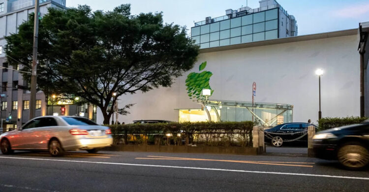 พาทัวร์ Apple Store สาขา Omotesando หลังจากได้รับการรีโนเวทใหม่ในรอบ 5 ปี พร้อมกำแพงต้นไม้สีเขียว (ชมคลิป)