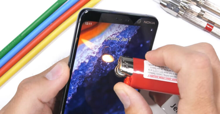ผ่านมั้ย? Nokia 9 PureView ถูกทดสอบความทนทาน จากการขีดข่วน ลนไฟ และดัดให้โค้งงอด้วยมือเปล่า (ชมคลิป!!)