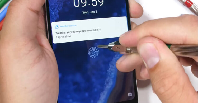 ผ่านมั้ย? Nokia 9 PureView ถูกทดสอบความทนทาน จากการขีดข่วน ลนไฟ และดัดให้โค้งงอด้วยมือเปล่า (ชมคลิป!!)