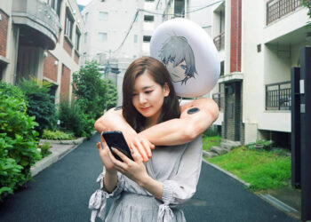 Hero of Maiden Hugging Speakers ลำโพงไร้สายของสาวโสด ช่วยสร้างความโดดเด่นในที่สาธารณะ