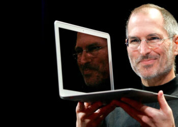 Bill Gates บอก Steve Jobs เหมือนมีเวทย์มนต์ ร่ายคาถาให้คนหลงใหลได้ แต่บางครั้งเขาก็เหมือนคนโง่