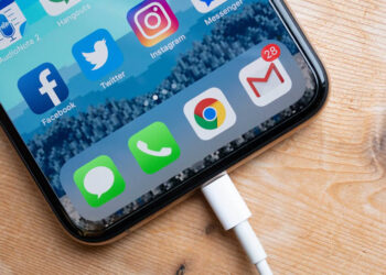 iOS 13 Beta 3 แสดงให้เห็นวิธีการถ่ายโอนข้อมูลรูปแบบใหม่ โดยใช้สายเคเบิลเชื่อมต่อระหว่าง iPhone