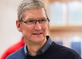 Tim Cook ถึงกับควันออกหู จากรายงานที่อ้างว่าเขาไม่สนใจการออกแบบผลิตภัณฑ์ จนกลายเป็นหนึ่งในสาเหตุการลาออกของ Jony Ive