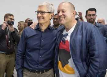 Tim Cook บอกรายงานของ WSJ ที่เผยสาเหตุการลาออกของ Jony Ive เป็นเรื่องไร้สาระ