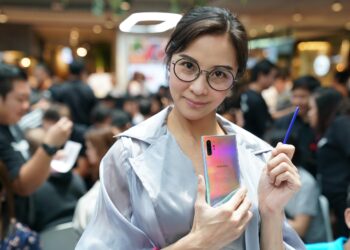 แฟนโน้ตเหนียวแน่น! ต่อคิวรับ “ซัมซุง กาแลคซี่ โน้ต 10 พลัส” พร้อมกันเป็นกลุ่มแรกของโลก