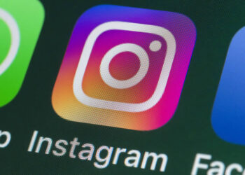 แอพพลิเคชั่น WhatsApp และ Instagram จะถูกเรียกใหม่ โดยต่อท้ายด้วย from Facebook