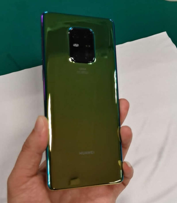 ภาพหลุด Huawei Mate 30 เครื่องจริง มาพร้อมกล้องหลัง 4 ตัว วางอยู่บนกรอบสี่เหลี่ยมขนาดใหญ่