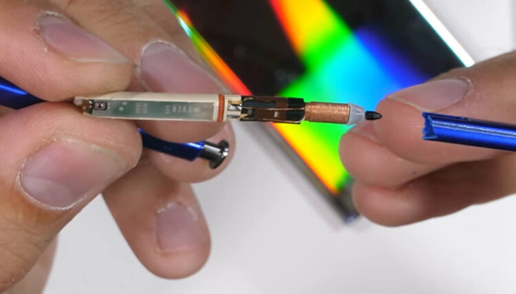 แกร่งแค่ไหน? Samsung Galaxy Note 10+ ถูกทดสอบความทนทาน จากใบมีด ลนไฟ และดัดให้โค้งงอด้วยมือเปล่า (ชมคลิป!!)