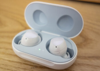 Galaxy Buds ถูกจัดอันดับให้เป็นหูฟังไร้สายดีที่สุด ทิ้ง AirPods แบบไม่เห็นฝุ่น