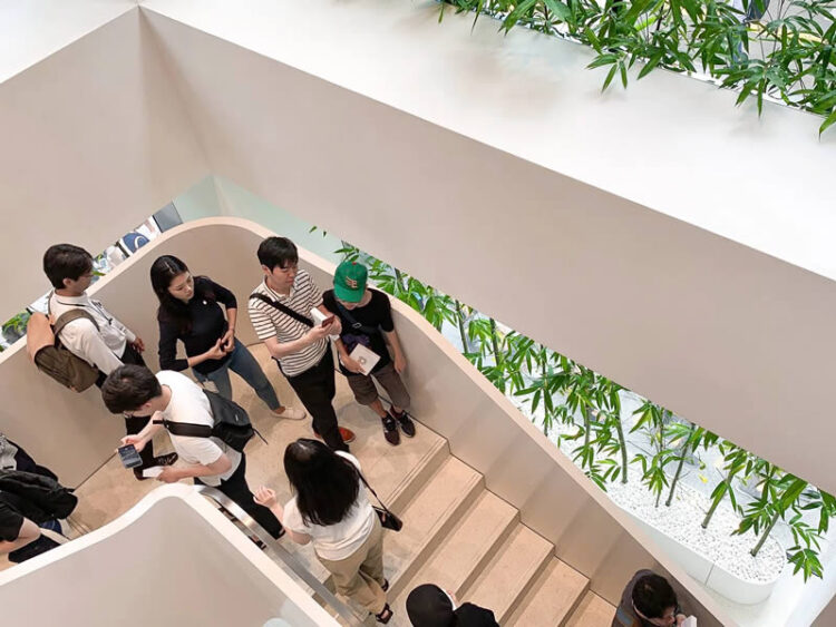 ชมบรรยากาศ Apple Store สาขา Marunouchi ใหม่ล่าสุดในญี่ปุ่นอยู่ใกล้สถานีโตเกียว