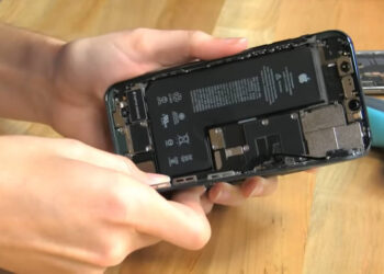 ชำแหละ iPhone 11 Pro โดย iFixit พบความแผงวงจรที่ชี้ว่าอาจสนับสนุนเทคโนโลยี Bilateral Wireless Charging (ชมคลิป!!)