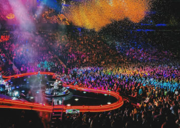 ชมภาพถ่ายจาก iPhone 11 Pro Max ในการแสดงคอนเสิร์ตที่มีแสงน้อย แต่เก็บรายละเอียดได้อย่างเหลือเชื่อ