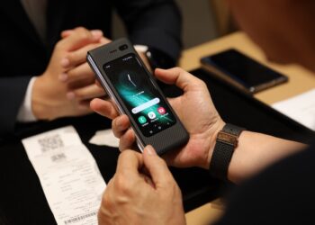 กลุ่มแรกในไทย! Samsung ส่งมอบ Galaxy Fold ให้ลูกค้าได้สัมผัสแล้ว พร้อมประกาศเปิดจองรอบที่สอง 21 – 25 ตุลาคมนี้