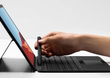 Surface Pro X อุปกรณ์ 2-in-1 สำหรับนักสร้างสรรค์ มาพร้อมคีย์บอร์ดถอดแยกได้ และมีช่องเก็บ Surface Pen ในตัว