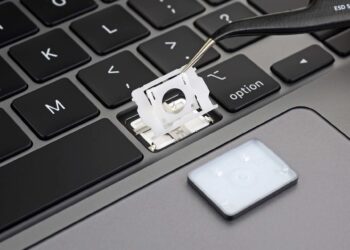 iFixit เผย Magic Keyboard ใหม่ MacBook Pro 16 นิ้ว แกะออกมาทำความสะอาดได้ง่าย โดยไม่ต้องเปลี่ยนที่ศูนย์บริการ