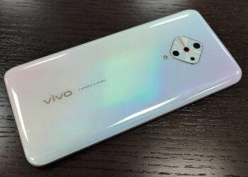 ภาพหลุด Vivo V17 มาพร้อมกล้องหลัง 4 ตัว วางอยู่ในกรอบรูปสี่เหลี่ยมข้าวหลามตัด