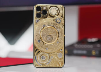 ยลโฉม iPhone 11 Pro ชุบทองคำ 24 กะรัต ประดับเพรช 137 เม็ด พร้อมนาฬิกาอนาล็อกกลไก Tourbillon จาก Caviar ราคาราว 3 ล้านบาท (ชมคลิป!!)