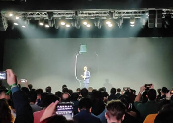 OPPO โชว์เทคโนโลยี 5G, AR Glass, Smartwatch, หูฟัง True Wireless และสมาร์ทโฟนซ่อนกล้องหน้าไว้ใต้หน้าจอ ที่งาน INNO DAY 2019
