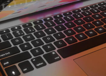 เปลี่ยน iPad Pro ให้เป็น MacBook Pro ด้วยคีย์บอร์ดมี Trackpad ในตัว มีทั้งรุ่น 11 นิ้วและ 12.9 นิ้ว ราคาราว 6,000 บาท