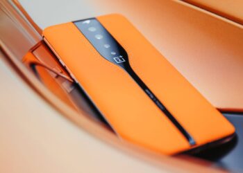 เผยโฉมแล้ว OnePlus Concept One ดีไซน์ตามรถสปอร์ตสุดหรู ซ่อนกล้องหลังอย่างแนบเนียน (ชมคลิป!!)