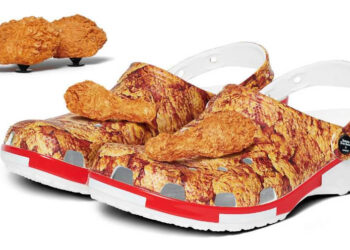 Crocs ร่วมกับ KFC เปิดตัวรองเท้า KFC x Crocs มาพร้อมน่องไก่ทอด 2 ชิ้น ติดอยู่บนรองเท้า